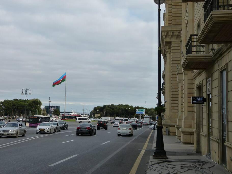 Live-Inn Stunning Apartment On Azneft Sq With President Palace & Old City Views Baku Exterior foto