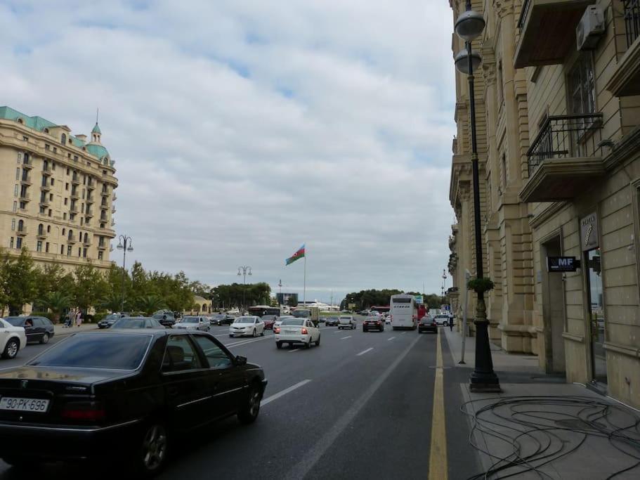 Live-Inn Stunning Apartment On Azneft Sq With President Palace & Old City Views Baku Exterior foto